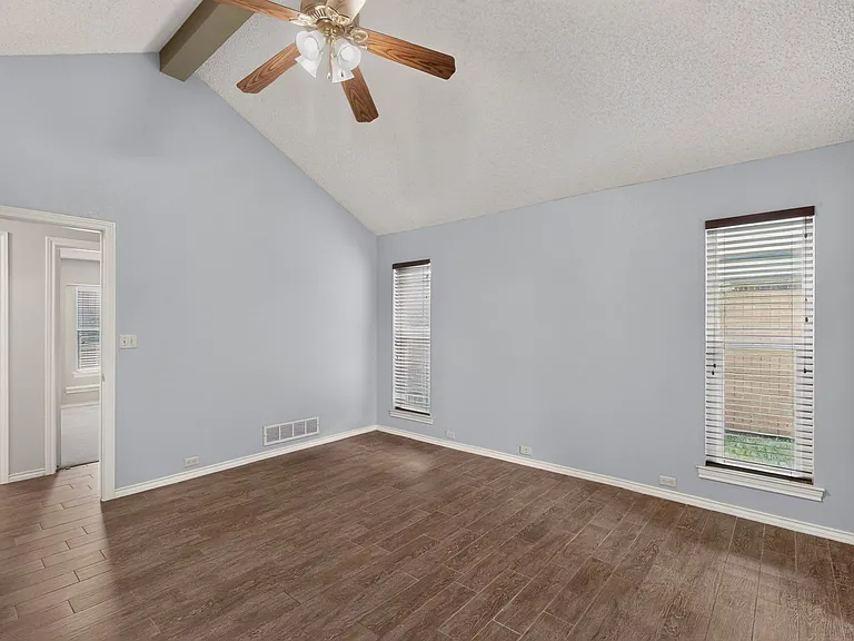 1207 Mistywood Ln — Photo 17