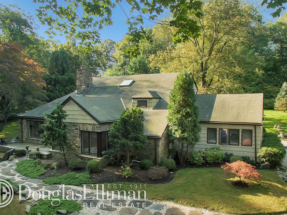 1st image of 3 Sycamore Ln