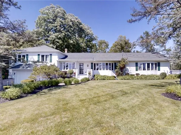 997 W River Rd, Grand Island, NY 14072
