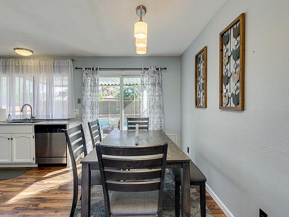 5th image of 807 W Oxford Dr