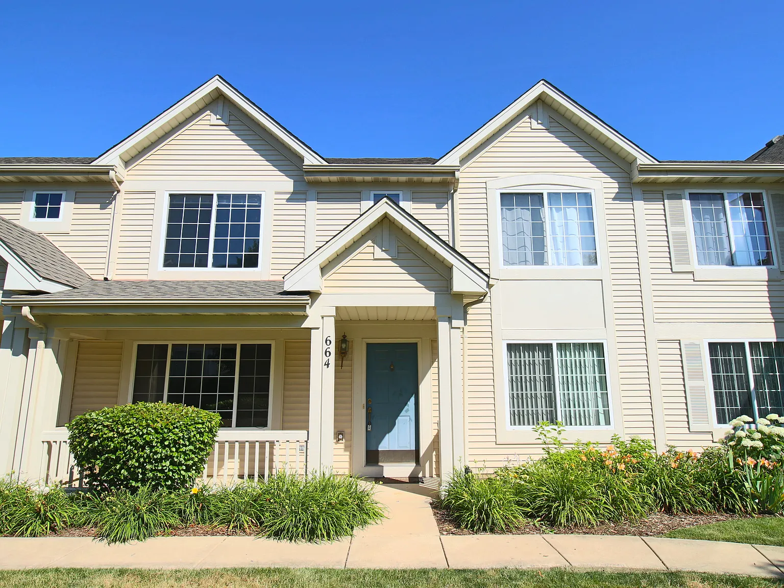 3 bed, 2.5 bath, 1318 sqft, $2,150 — Photo 1
