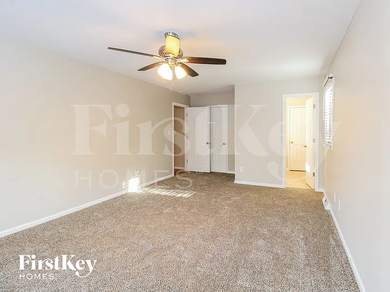 1301 Westminster Dr — Photo 8