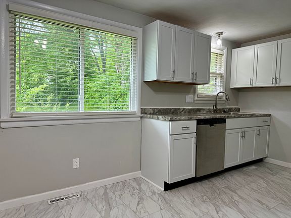 5th image of 1156 Royal Dr