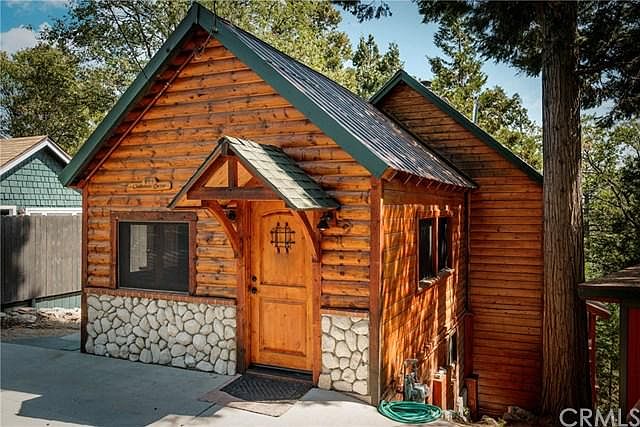1st image of 605 Clubhouse Dr