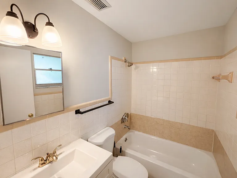 2068 Franklin St — Photo 9
