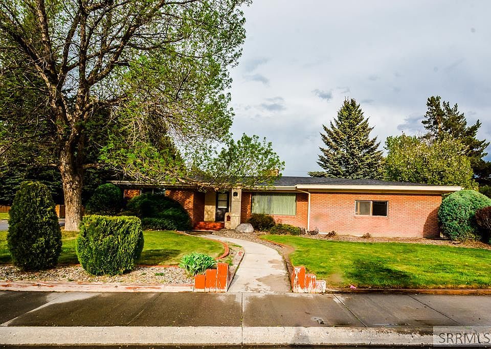 1st image of 160 Carol Ave
