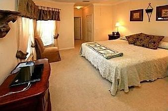 5th image of 9815 Poplar Pl
