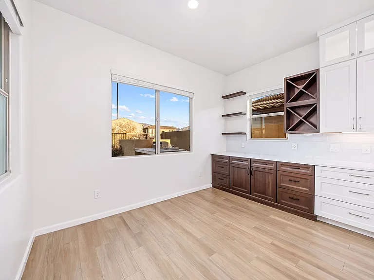 Wine bar area with breakfast room at kitchen