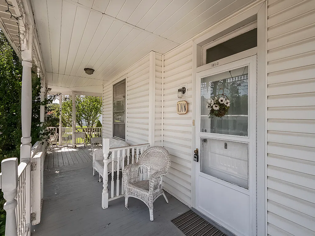 2 bed, $1,200 — Photo 2