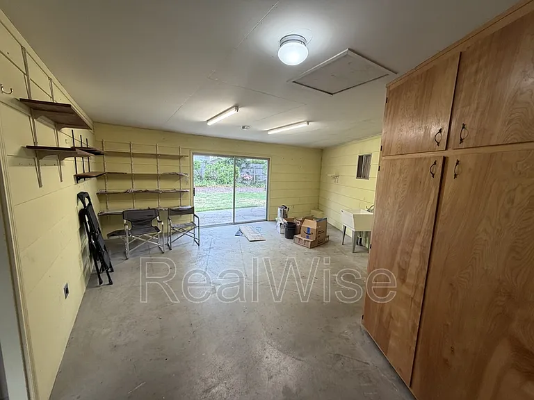 710 NW Midland Ave — Photo 47