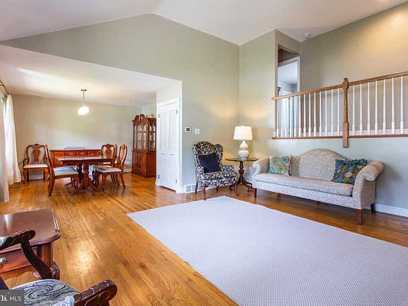 4th image of 338 Windsor Park Ln