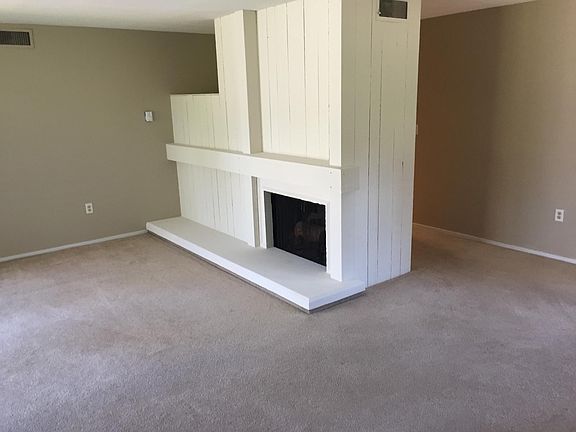 4th image of 12 Heritage Dr
