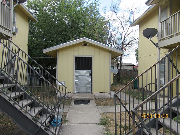 3rd image of 1638 W Woodlawn Ave #3
