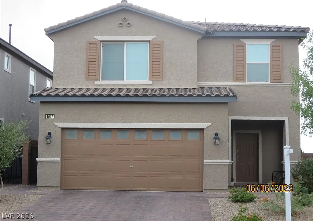 4 bed, 2.5 bath, 2278 sqft, $2,300 — Photo 1