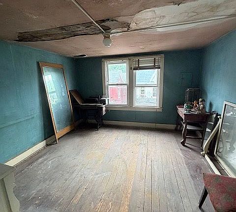 2nd image of 144 S Pearl St
