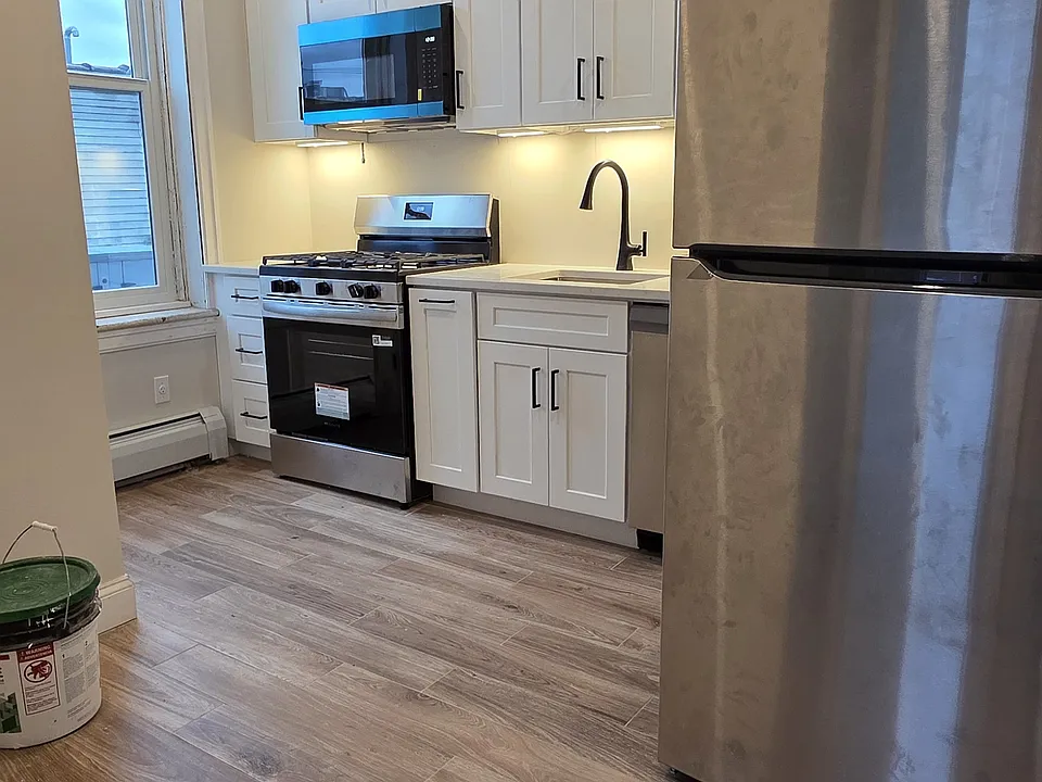 21 E Main St #1