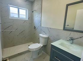 8125 Hawthorne Ave, Miami Beach, FL