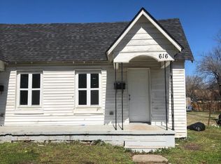 616 W 5th St, Ada, OK 74820