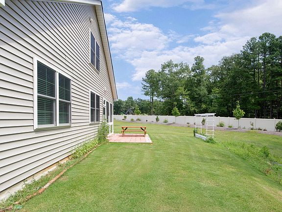 5th image of 13 Parker Pond Ct