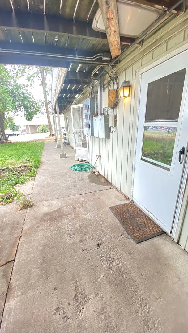 Building Photo - Cheney Studio Apartment Available 7/10