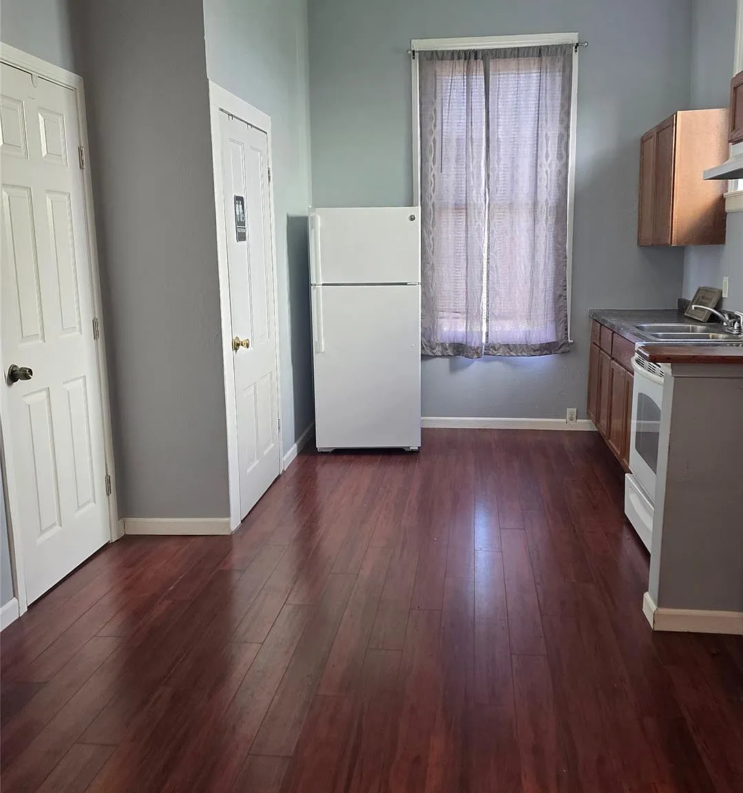 1 bed, 1.5 bath, 2886 sqft, $1,050 — Photo 2
