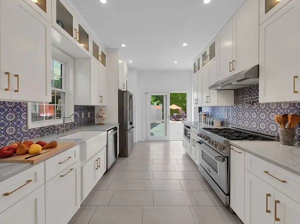 234 85th St, Brooklyn, NY 11209