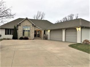 N9429 Rosebud Ln, Appleton, WI 54915