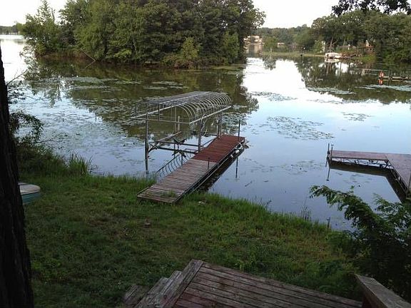 dock & lift included
