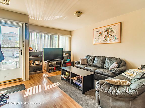 4th image of 148 Kenilworth Ave
