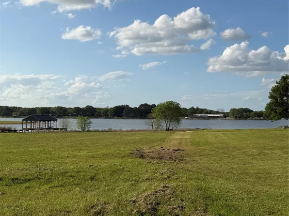 2000 Lakeside Dr, Bonham, TX 75418