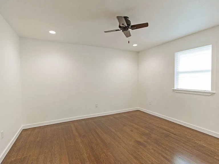400 W Poplar St #D — Photo 20