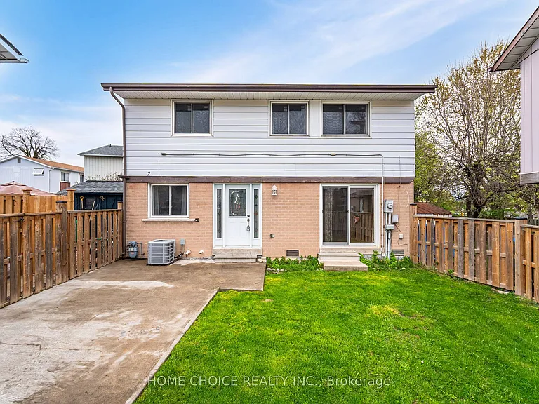 2 Hunt Club Dr — Photo 1