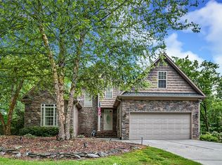 16 Edinborough Ct, Greensboro, NC 27406