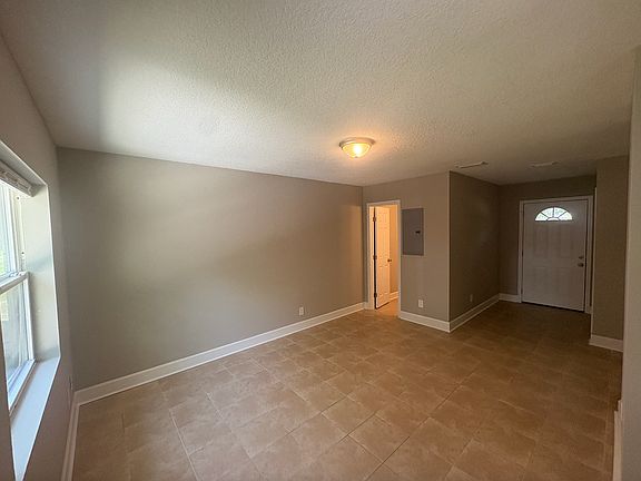 3rd image of 1516 Hickman Rd