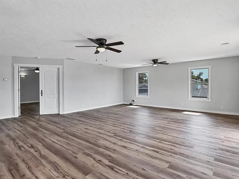 4212 3rd Ave NE — Photo 26