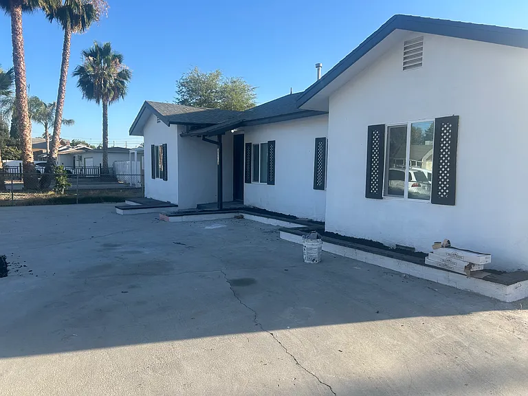 449 N Thompson St — Photo 3