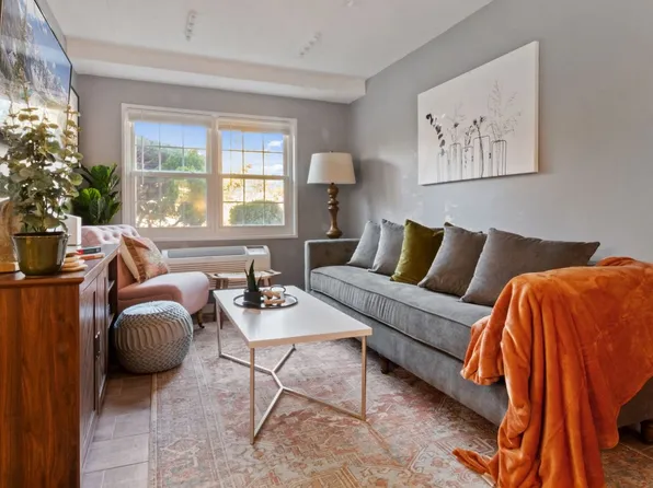 2301 Farrington Ave APT 104, Alexandria, VA 22303