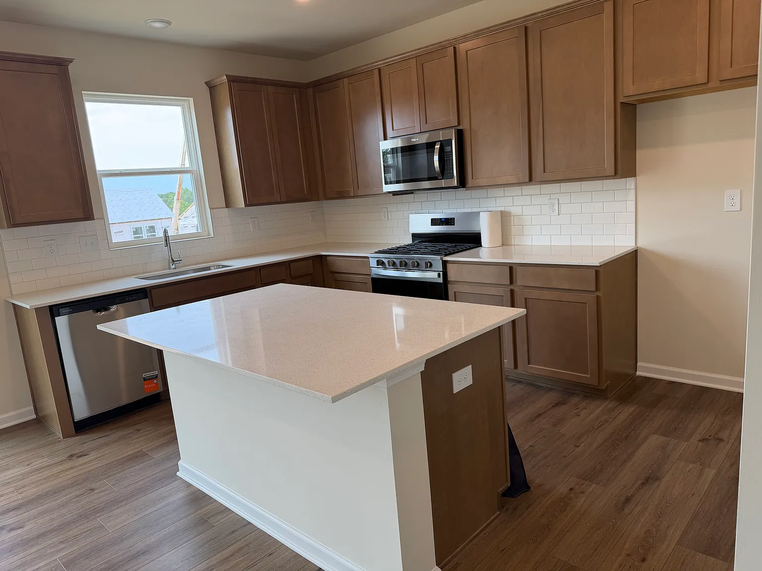 4 bed, 2169 sqft, $2,795 — Photo 3