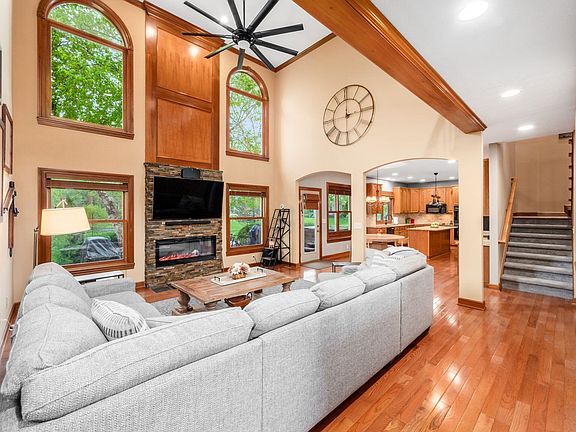 5th image of 5009 Medallion Dr