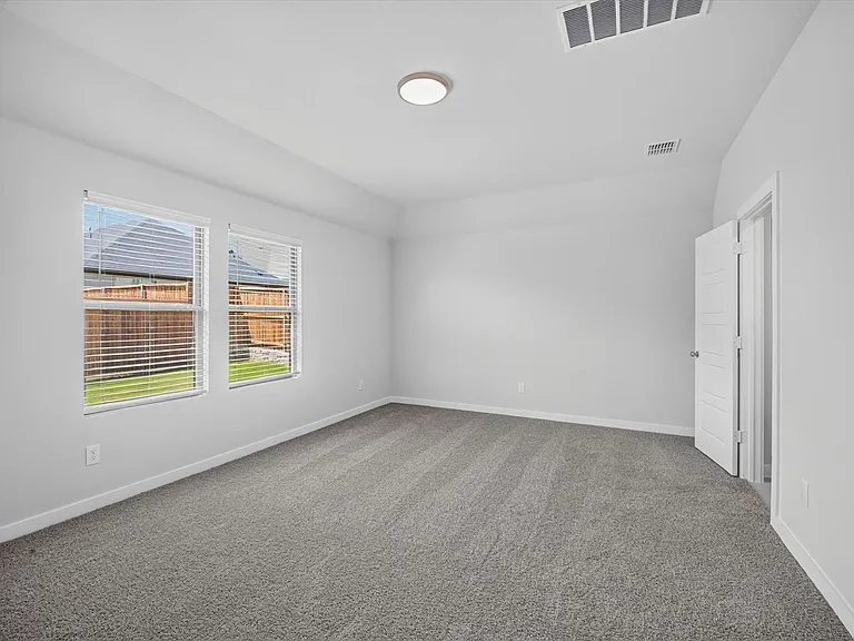 709 Summerberry Dr — Photo 11