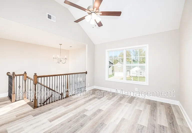 808 Lillian Grace Dr — Photo 3