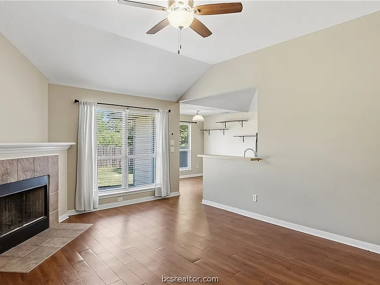 921 Windmeadows Dr — Photo 6