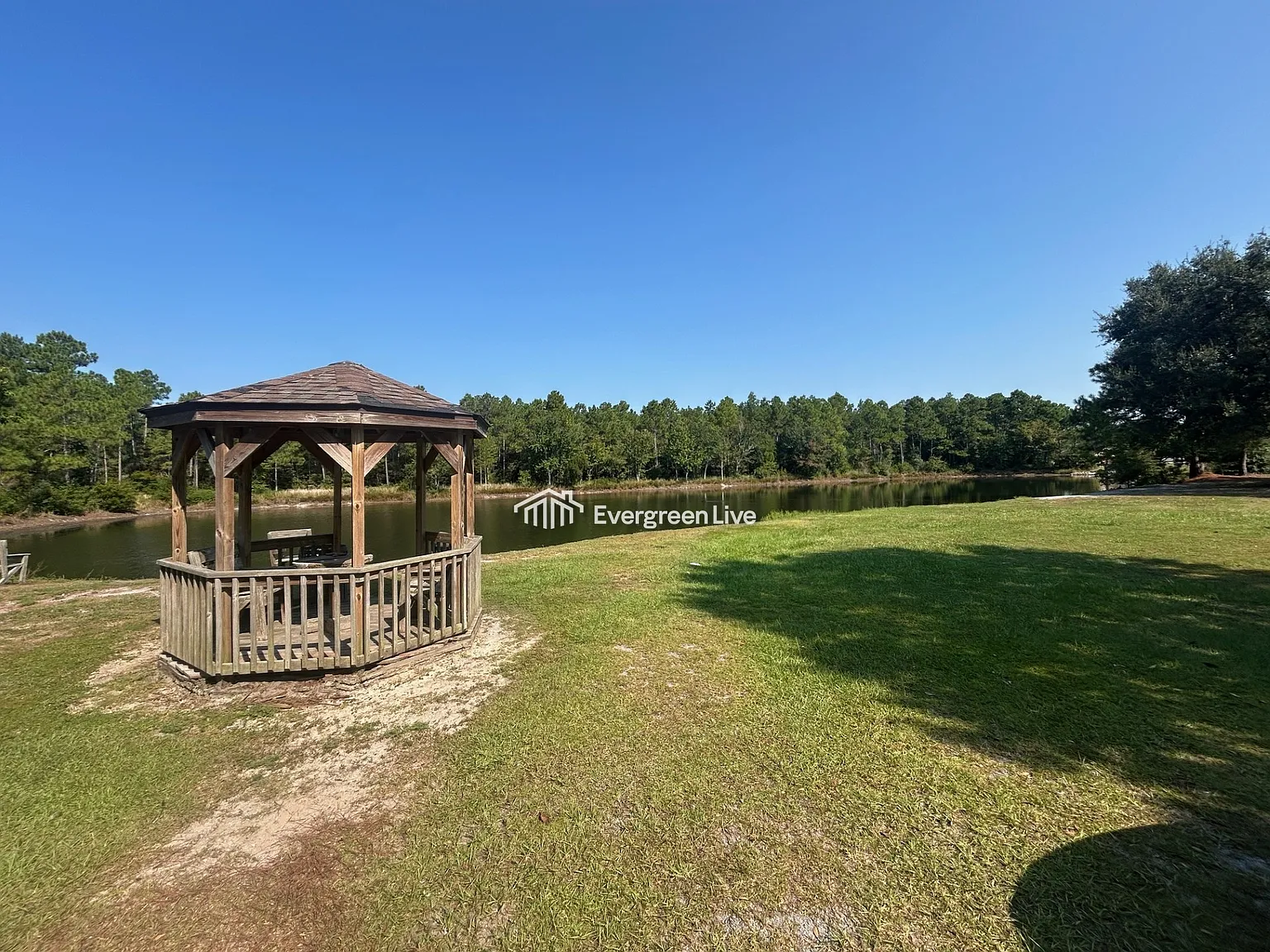 2 bed, 1.0 bath, 1476 sqft, $1,395 — Photo 2