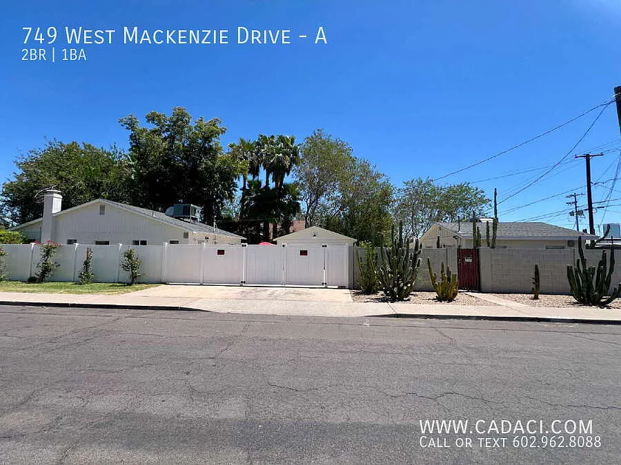 Available Now - Woodlea Melrose Historic District 2 bed 1 bath SFH with detached 2 car garage — Photo 2