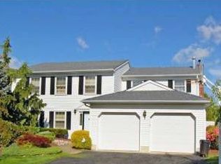 10 Regal Rd, Manalapan, NJ 07726