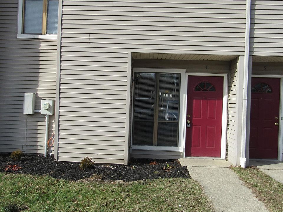1st image of 4 Old Orchard Ct