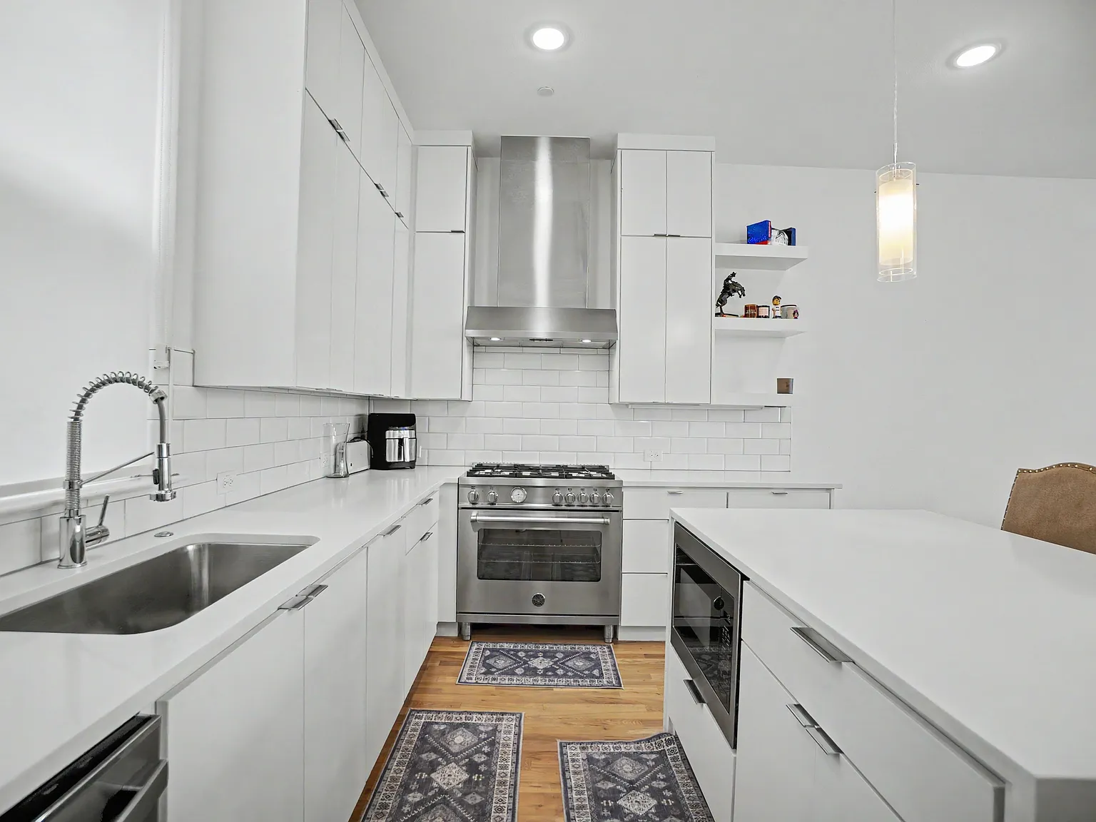 3 bed, 1749 sqft, $3,450 — Photo 3