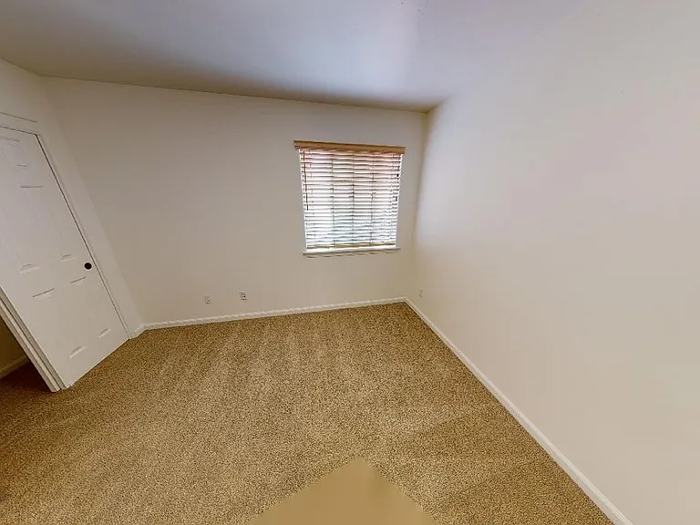 626 Broad St — Photo 20