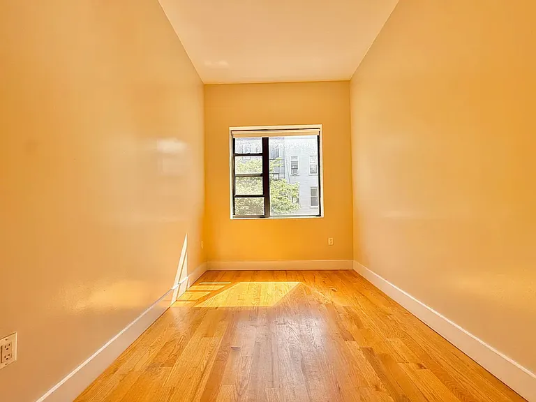 323 Melrose St #2L — Photo 7
