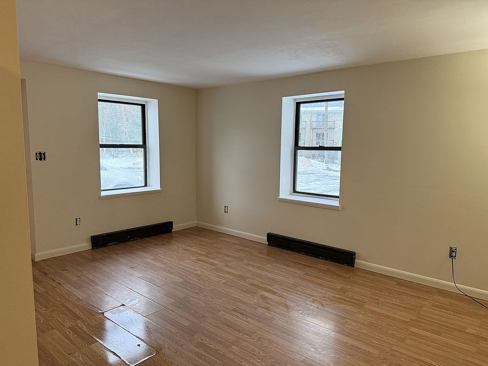 1st image of 109 Tompkins St #1